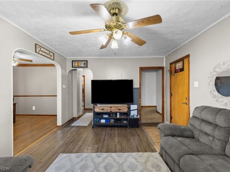 832 Buena Vista Boulevard, Steubenville, OH 43952 Photo 7