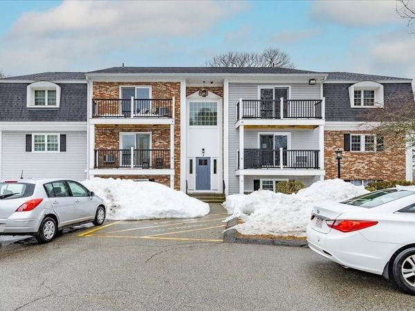 3 Chapel Hill Drive, Unit 10, Plymouth, MA 02360