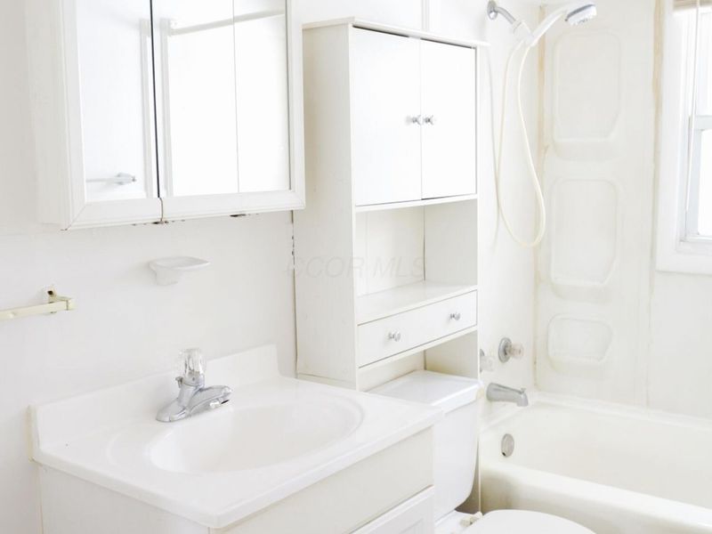 629 N Dawson Avenue , Columbus, OH 43219 Photo 11