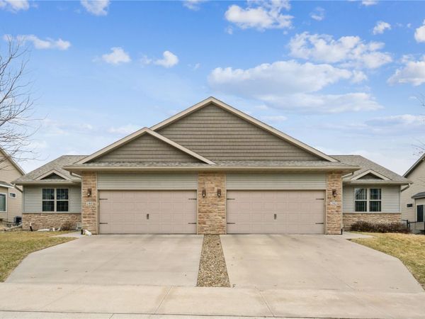 242 S Stewart St , North Liberty, IA 52317