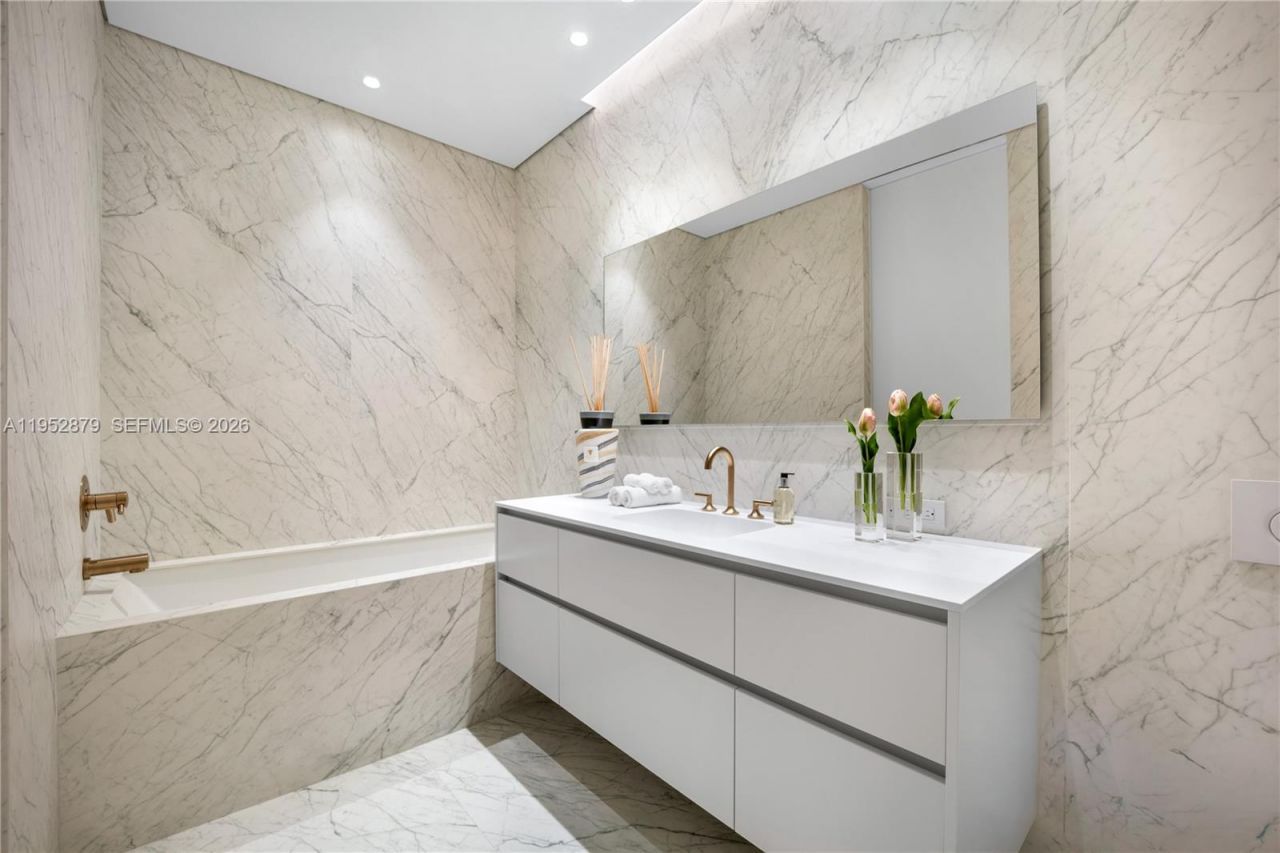 10203 Collins Ave , Unit 2701, Bal Harbour, FL 33154 Photo