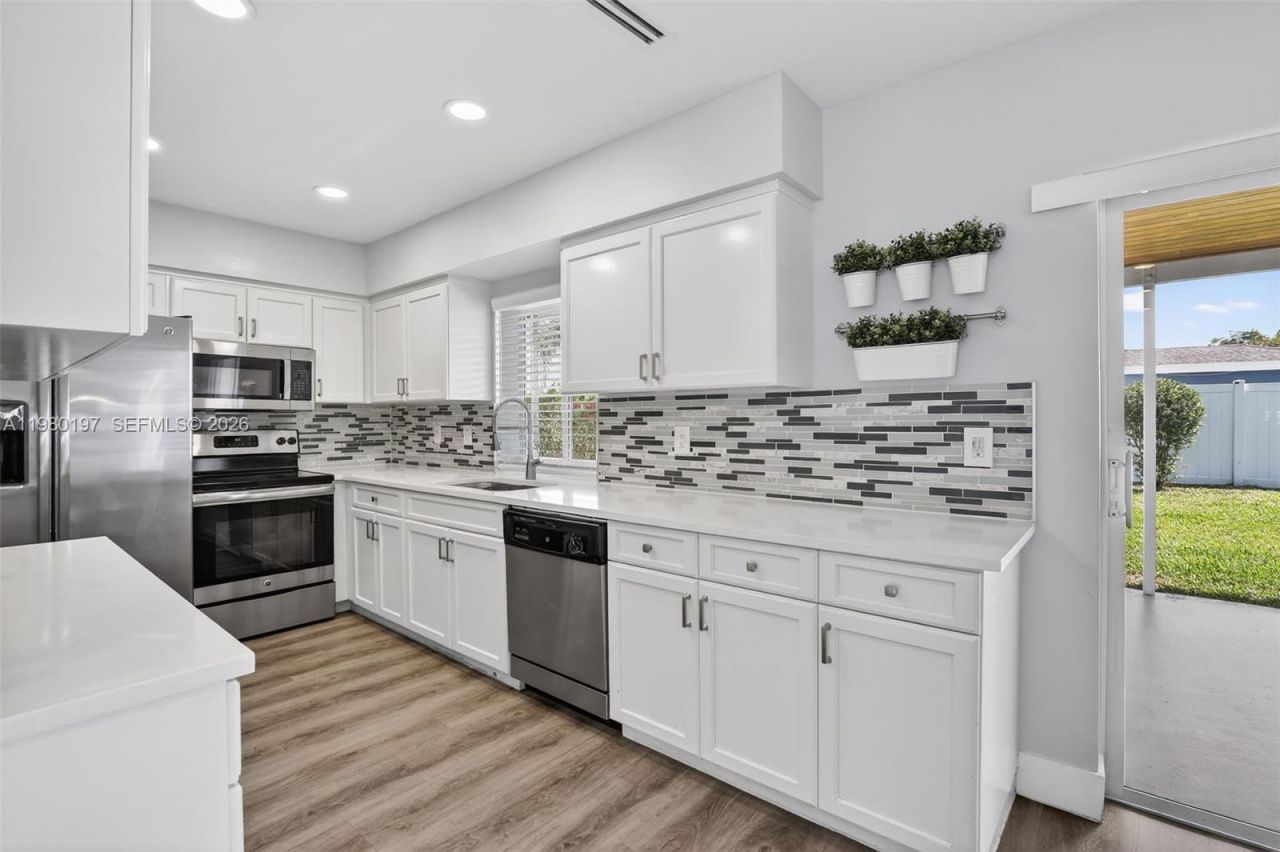 8008 NW 101st Ave, Tamarac, FL 33321 Photo