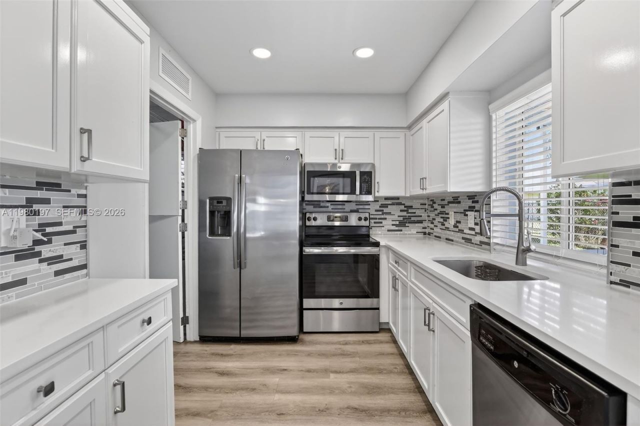 8008 NW 101st Ave, Tamarac, FL 33321 Photo