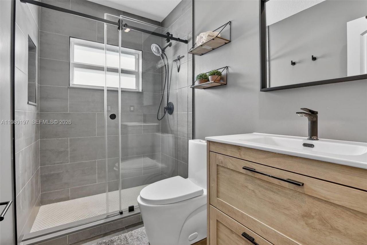 8008 NW 101st Ave, Tamarac, FL 33321 Photo