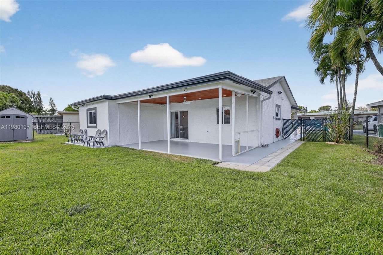 8008 NW 101st Ave, Tamarac, FL 33321 Photo