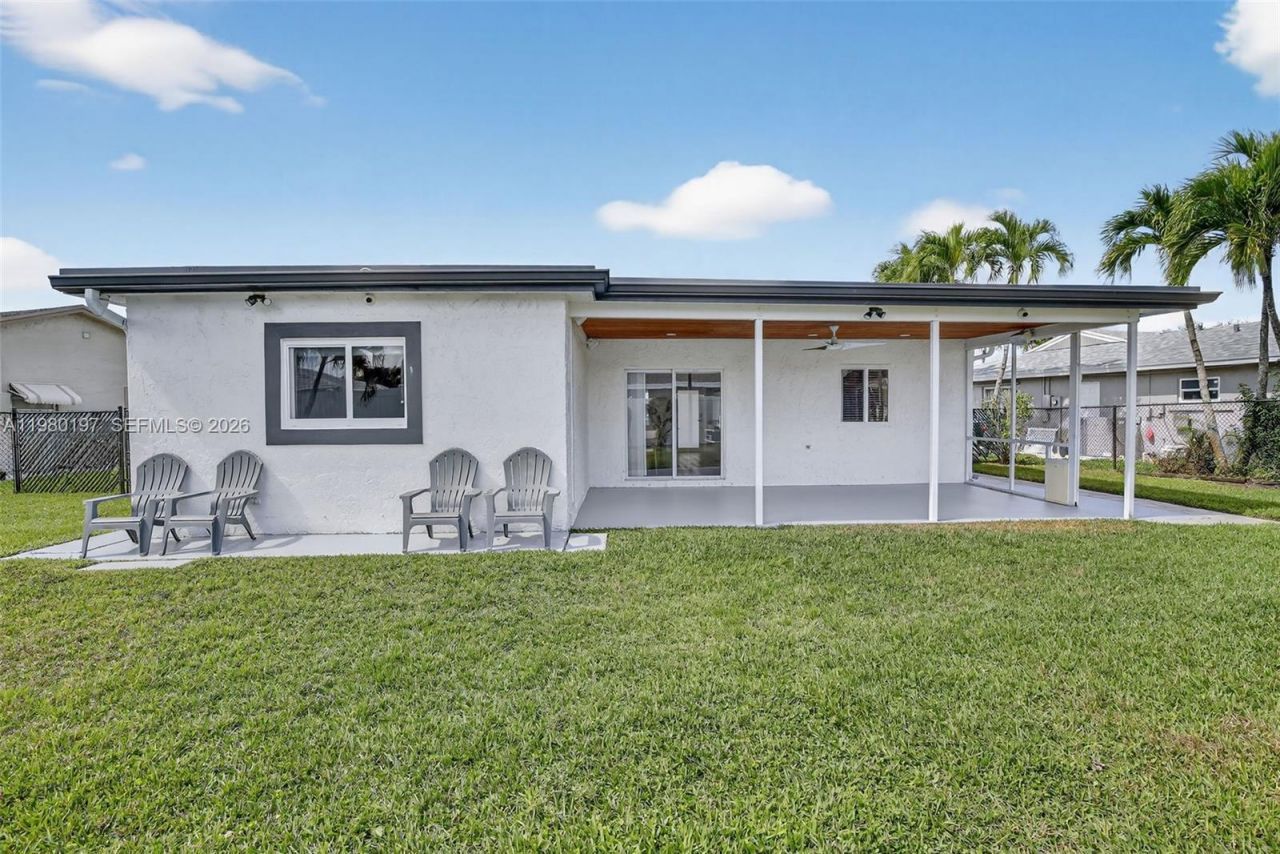 8008 NW 101st Ave, Tamarac, FL 33321 Photo