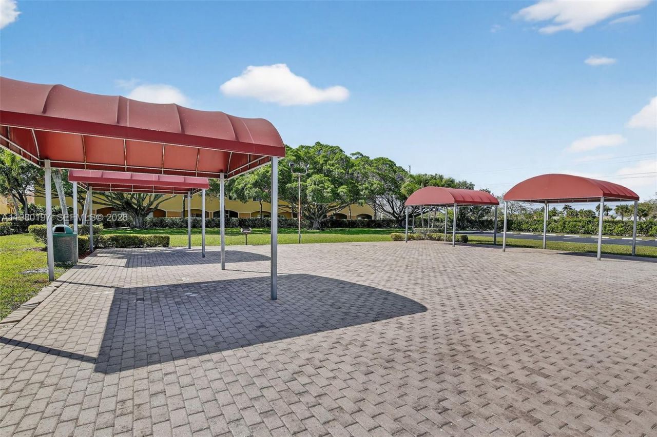 8008 NW 101st Ave, Tamarac, FL 33321 Photo