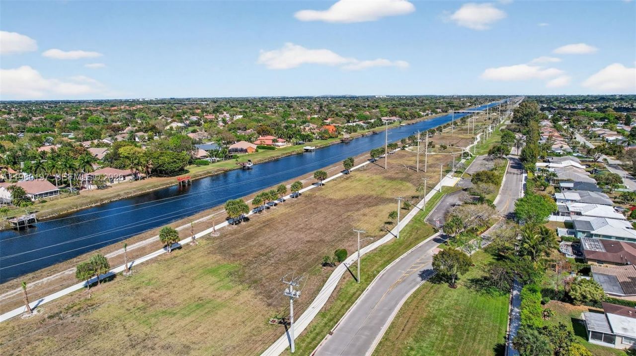 8008 NW 101st Ave, Tamarac, FL 33321 Photo