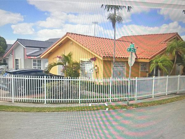 2501 W 73rd Pl, Hialeah, FL 33016
