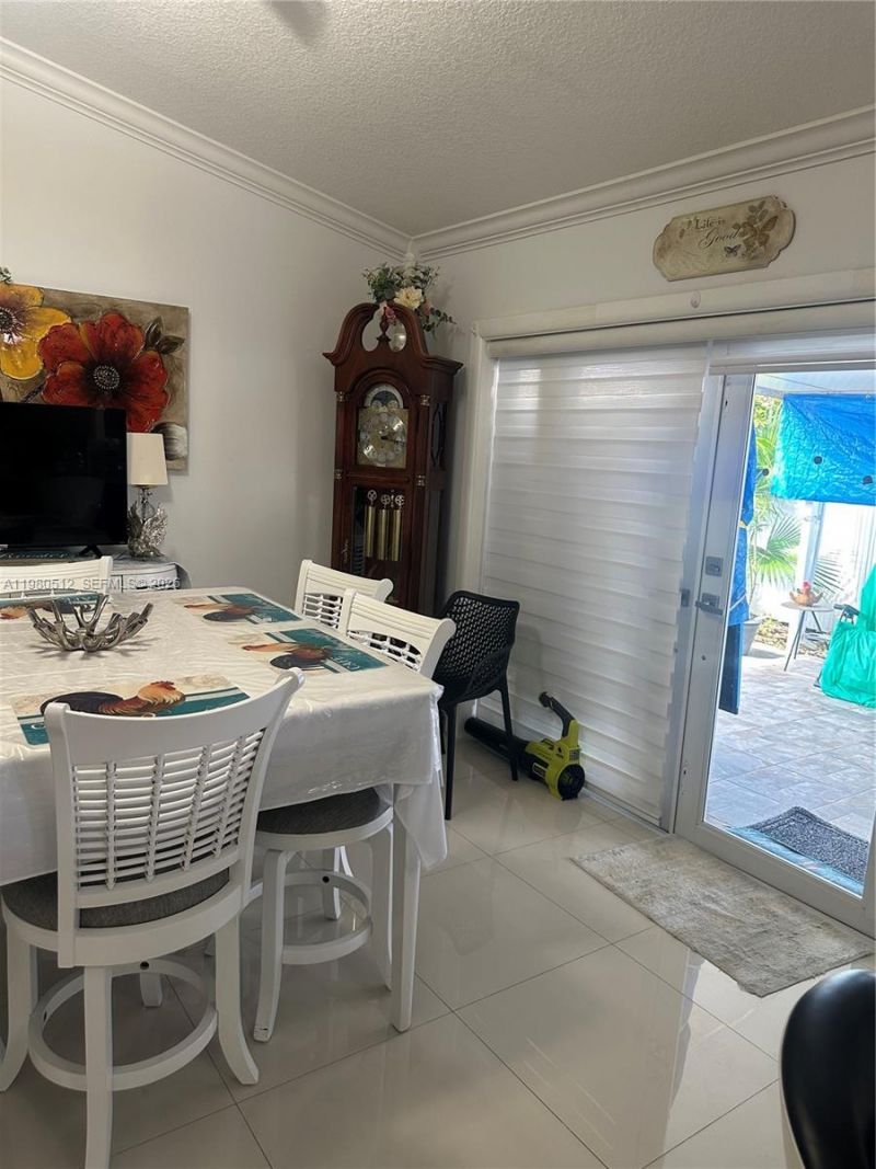 2501 W 73rd Pl, Hialeah, FL 33016 Photo