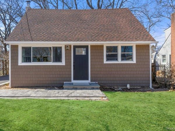 189 Trouville Road , Copiague, NY 11726