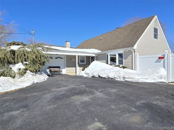 47 Birchdale Drive , Holbrook, NY 11741