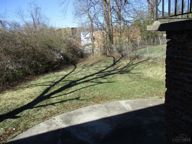 3578 Fieldcrest Drive, Cincinnati, OH 45211 Photo 4