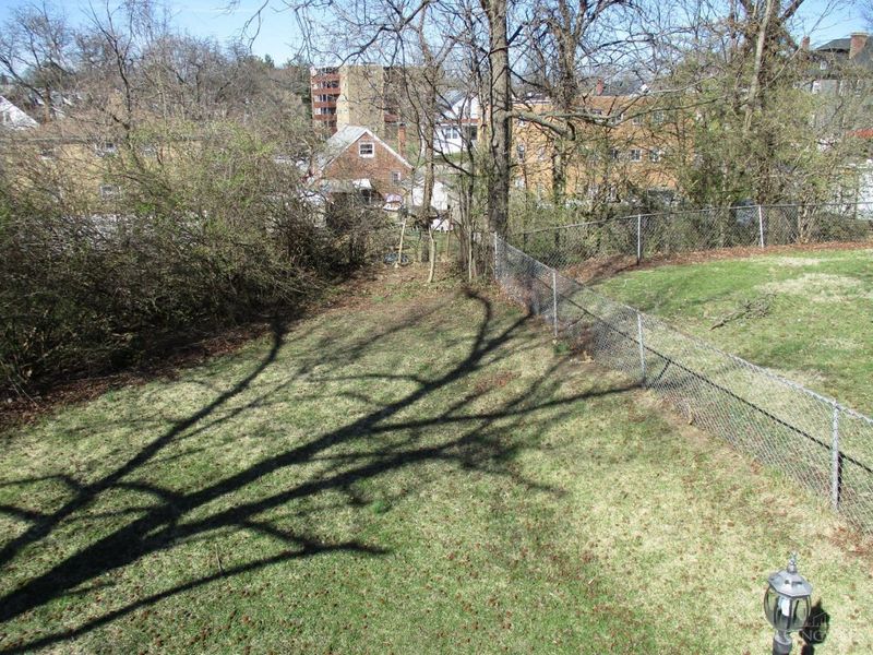 3578 Fieldcrest Drive, Cincinnati, OH 45211 Photo 6