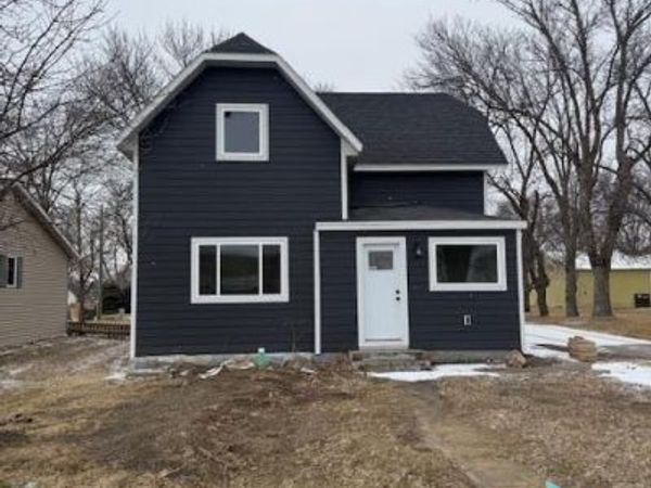 310 S 3rd St, Arlington, SD 57212