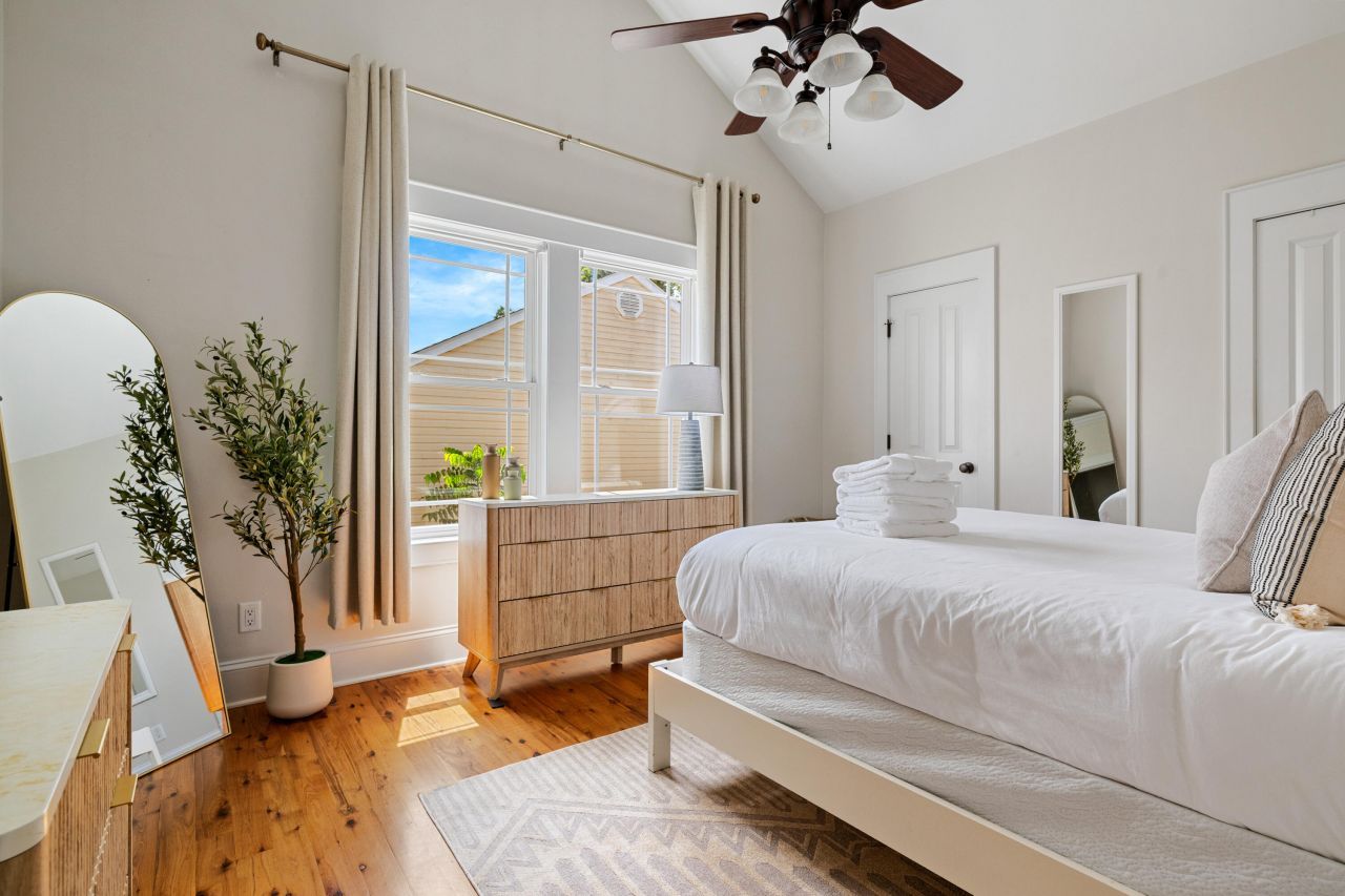 4 Senate Street Photo 11