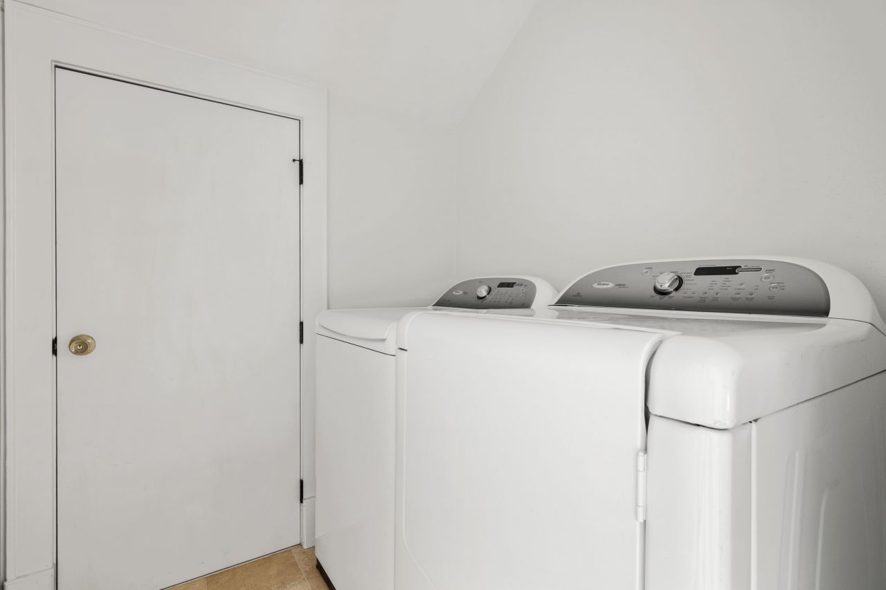 4 Senate Street Photo 16