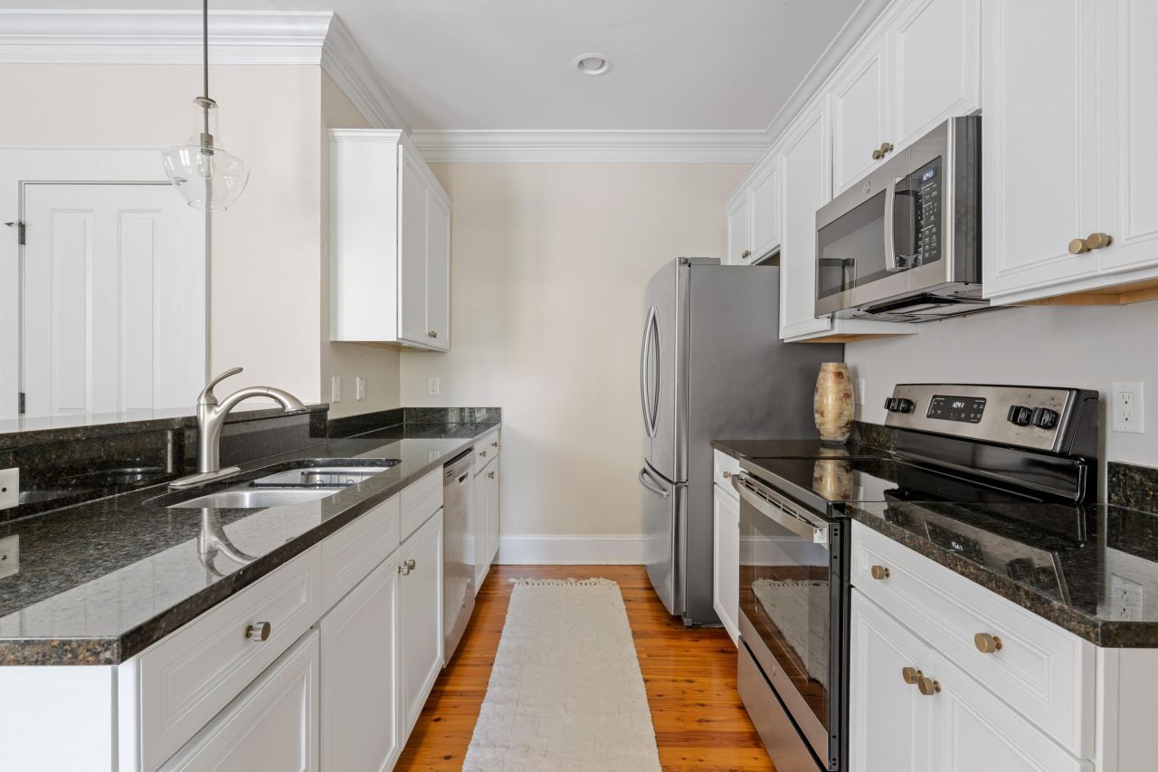 4 Senate Street Photo 7