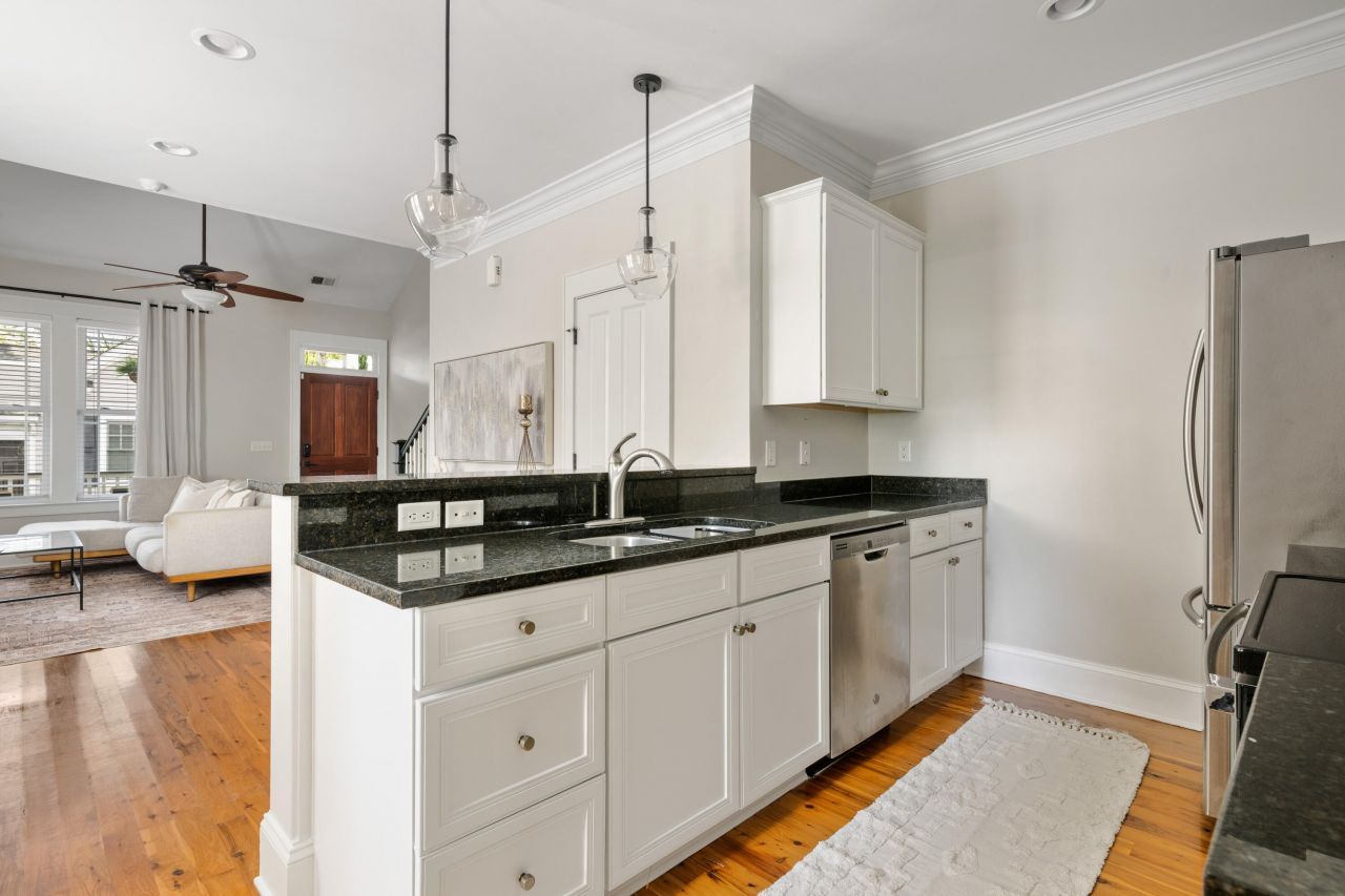 4 Senate Street Photo 8