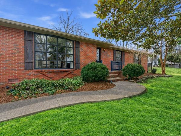 6725 Currywood Dr, Nashville, TN 37205