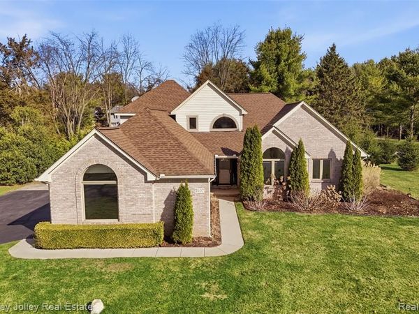 3597 Habitat Trail, Hamburg Twp, MI 48169