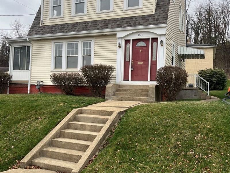 201 Hollywood Boulevard, Steubenville, OH 43953 Photo 2