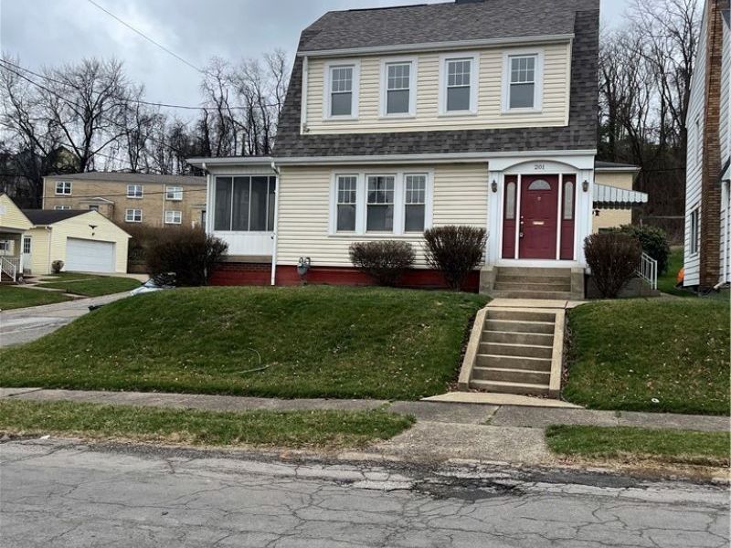 201 Hollywood Boulevard, Steubenville, OH 43953 Photo 3