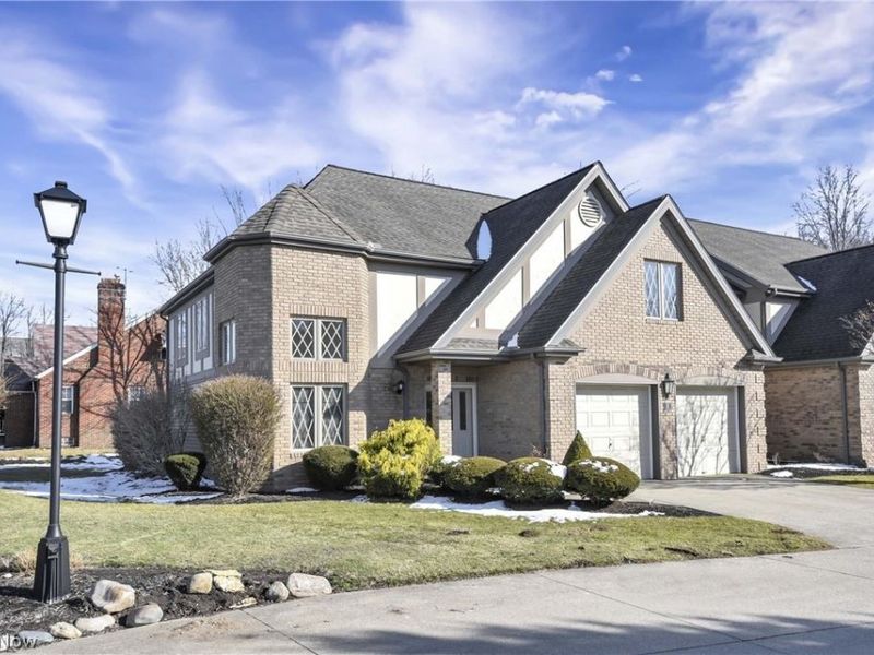 1 Aberdeen Court, Rocky River, OH 44116 Photo 2