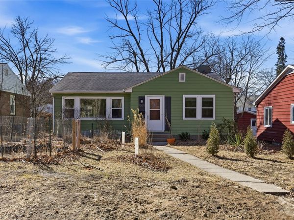 1521 E Court Street , Iowa City, IA 52245