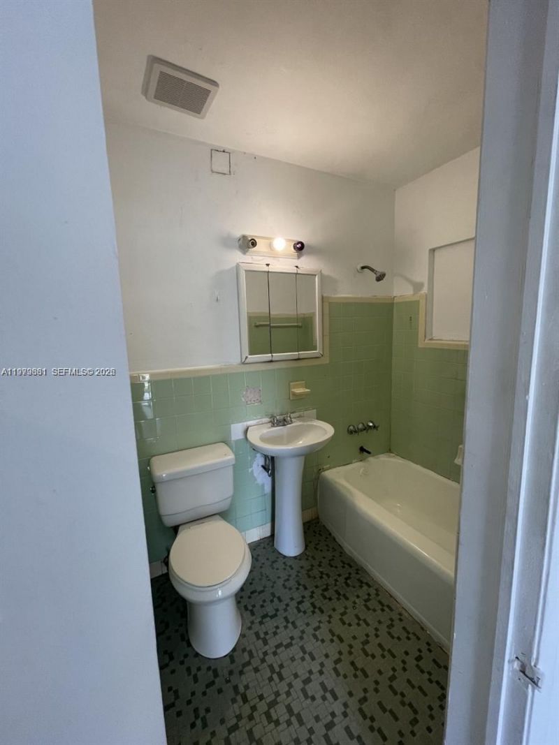 1780 NE 146th St, Unit A, Miami, FL 33181 Photo