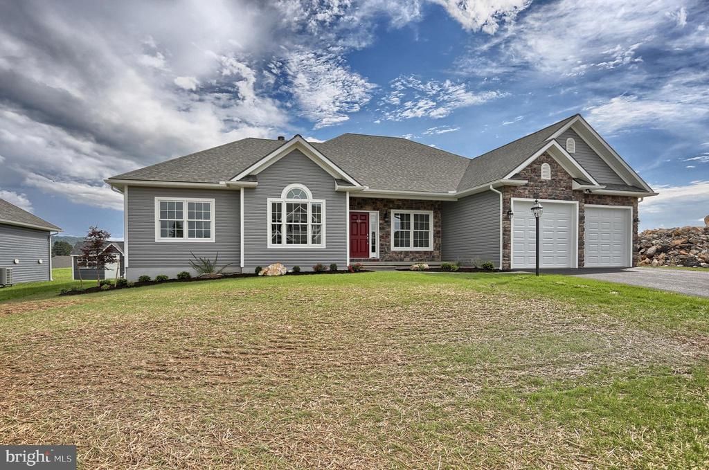 2009 Rolling Meadow Road, Lebanon, PA 17046 Main Photo