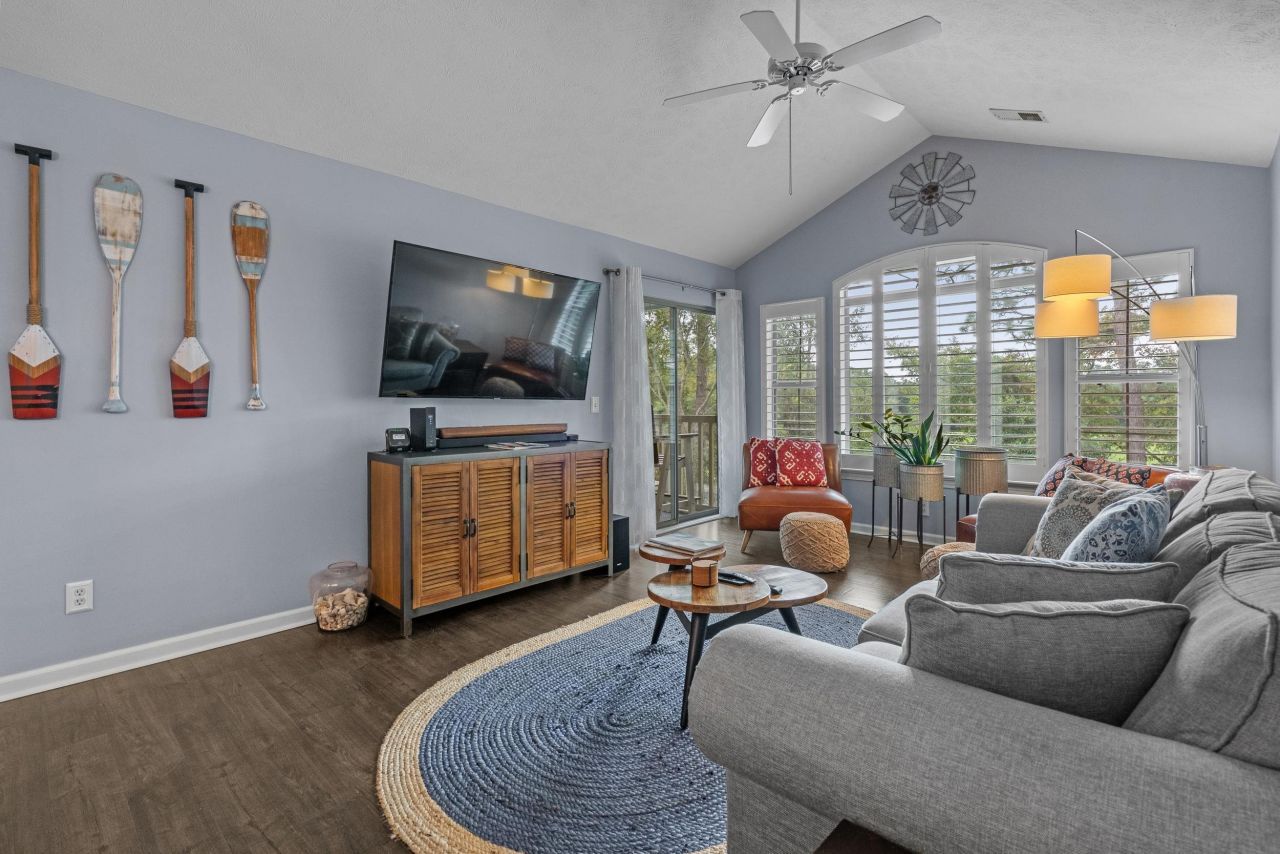 448 Pinehurst Ln. Photo 10