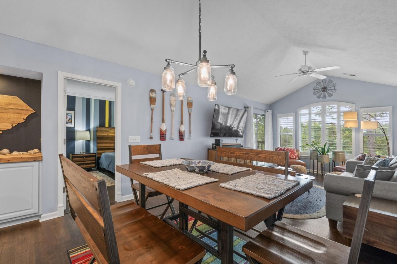 448 Pinehurst Ln. Photo 15