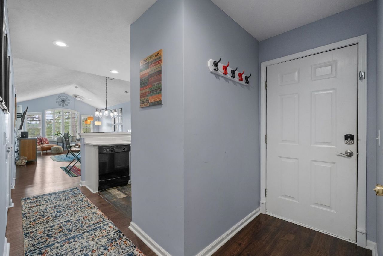 448 Pinehurst Ln. Photo 6