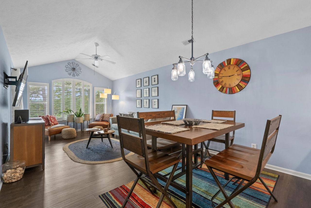 448 Pinehurst Ln. Photo 8