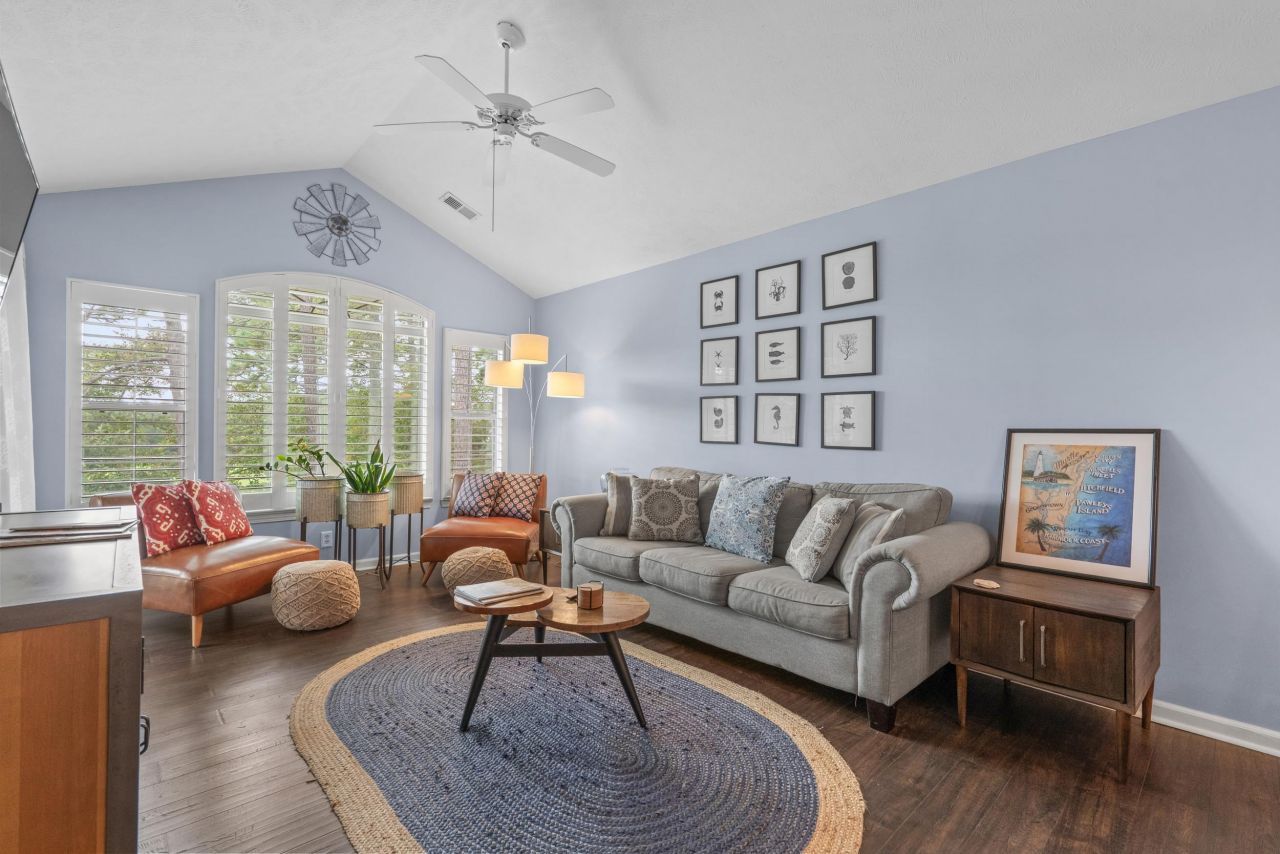 448 Pinehurst Ln. Photo 9