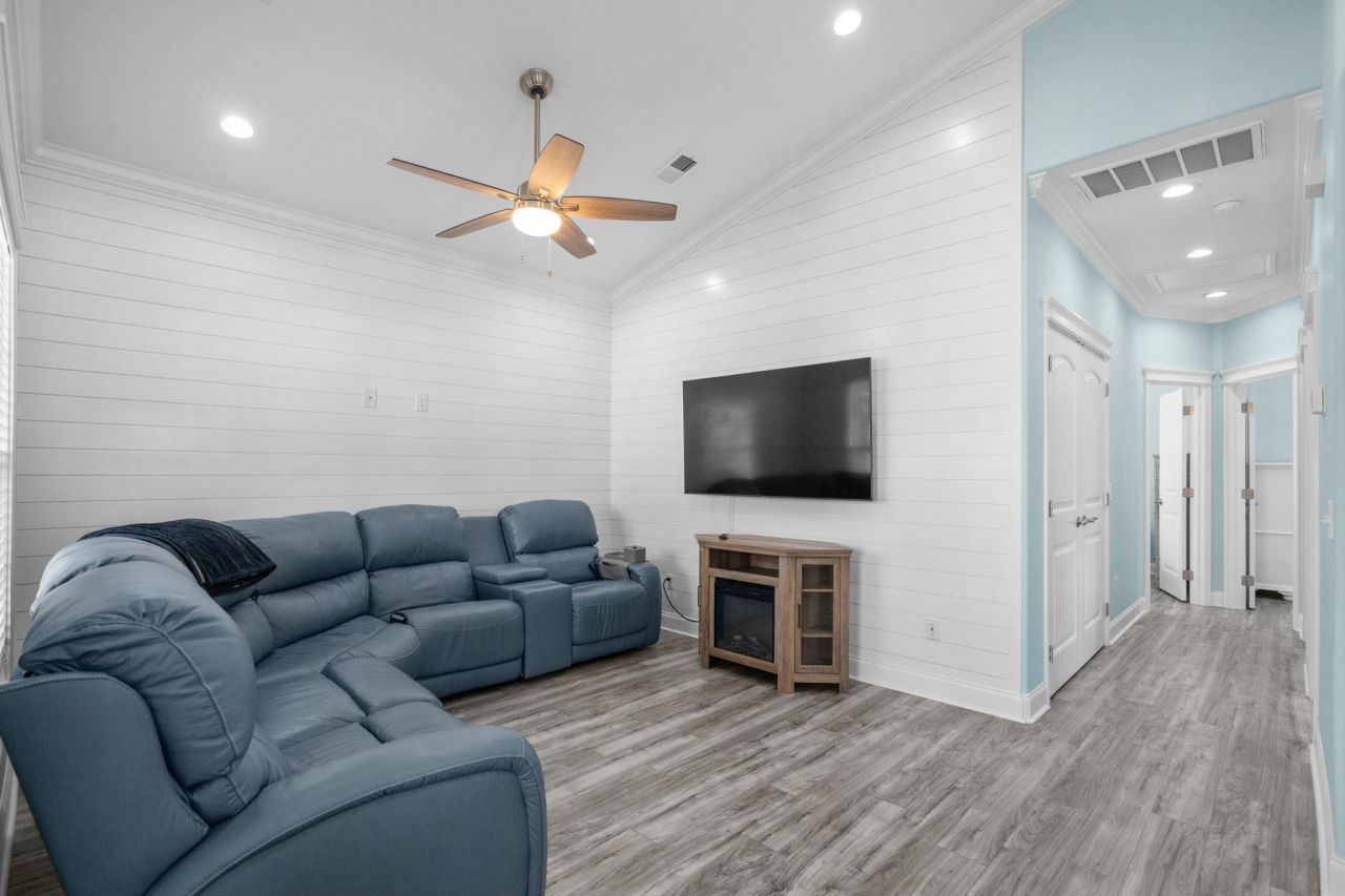 6001 - 1676 S Kings Hwy. Photo 15