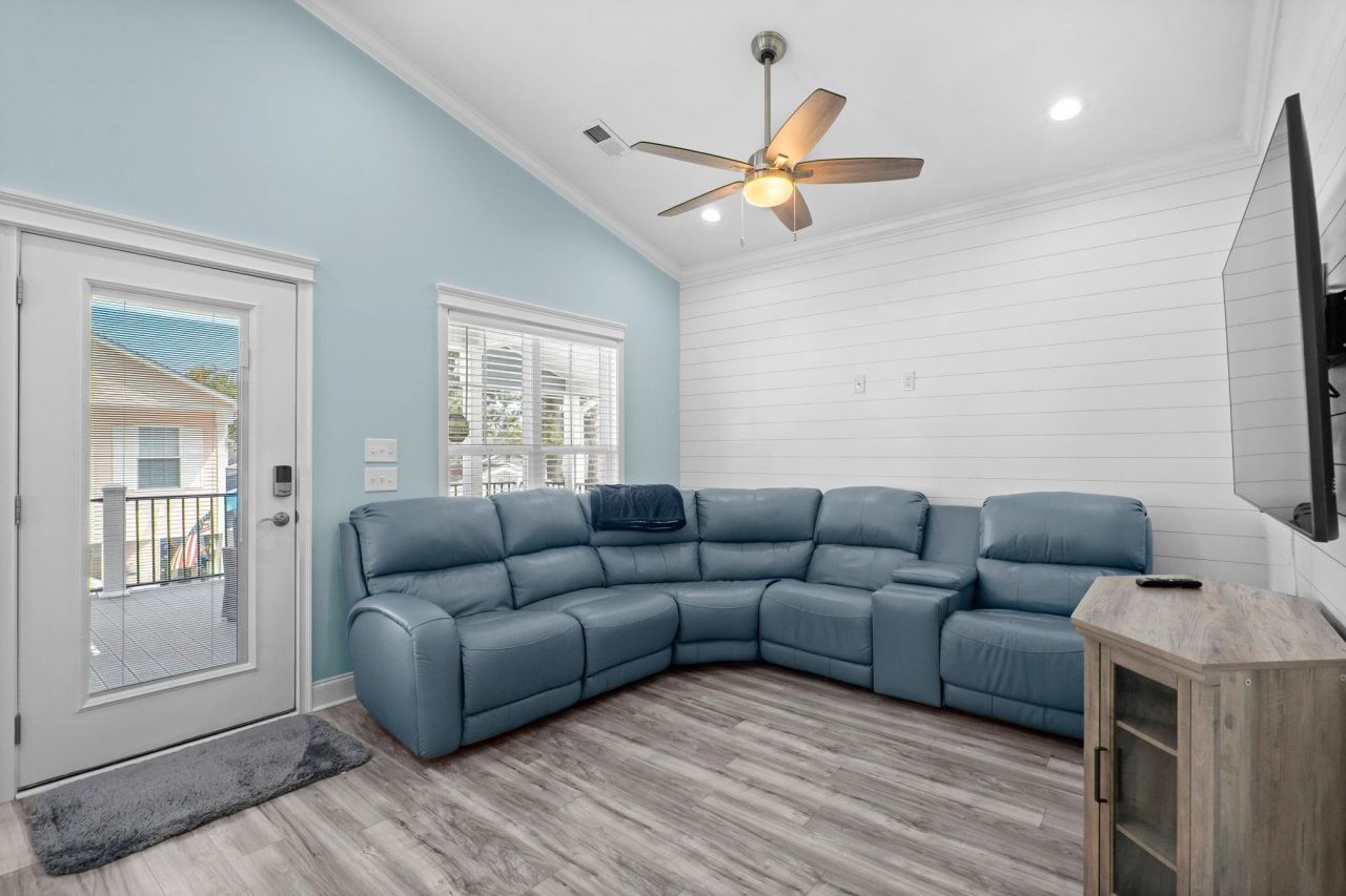 6001 - 1676 S Kings Hwy. Photo 16