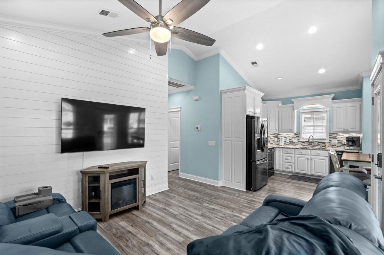 6001 - 1676 S Kings Hwy. Photo 18