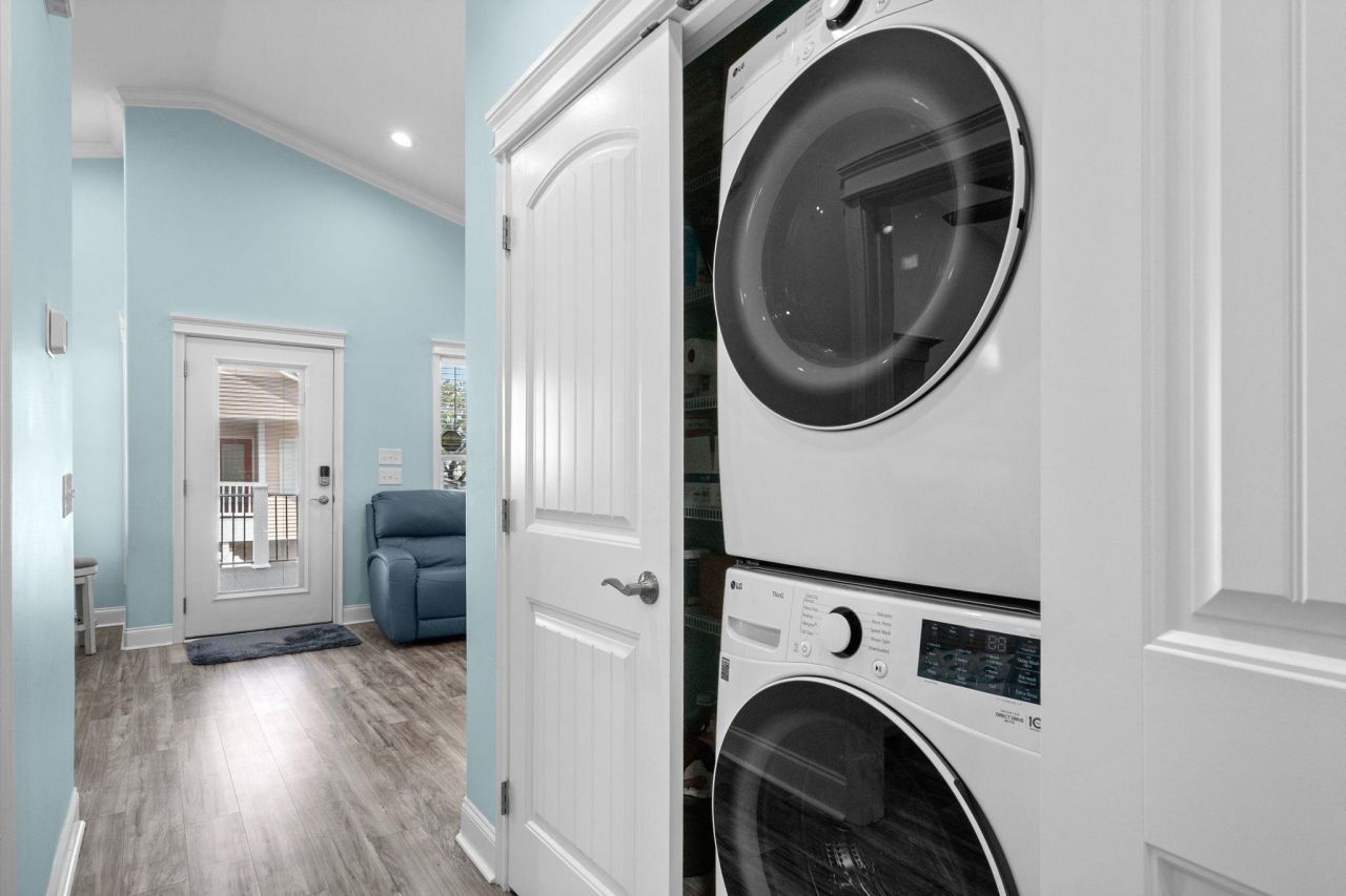 6001 - 1676 S Kings Hwy. Photo 34