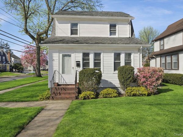 25 Mayfair Avenue, Floral Park, NY 11001