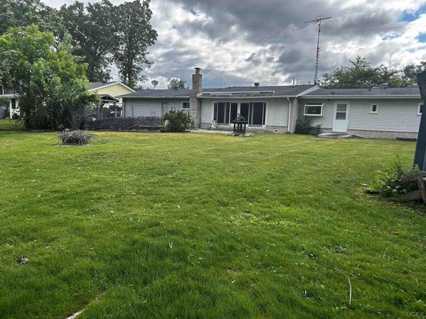 753 Vaniman Island, Brooklyn, MI 49230
