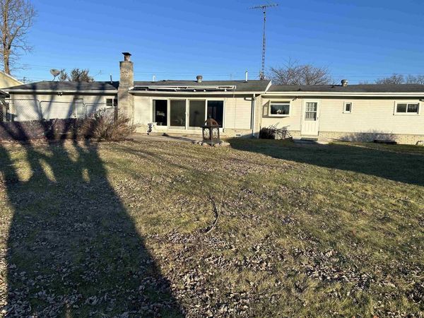 753 Vaniman Island, Brooklyn, MI 49230