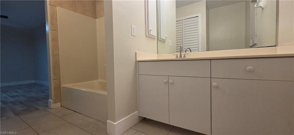 1019 SE 12th Ter , Cape Coral, FL 33990 Photo