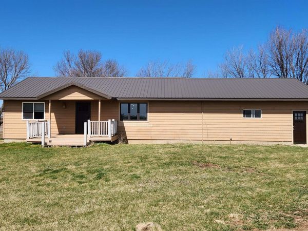 47649 250th St, Garretson, SD 57030