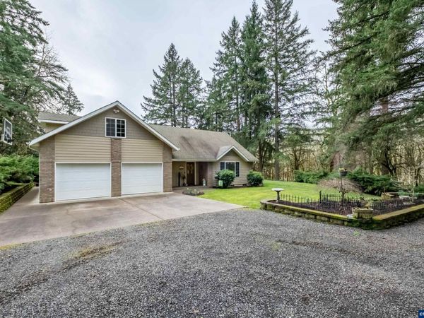 39692 Lacomb Dr, Lebanon, OR 97355