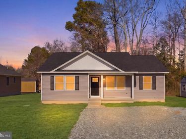 826 S GLEBE ROAD, MONTROSS, VA 22520