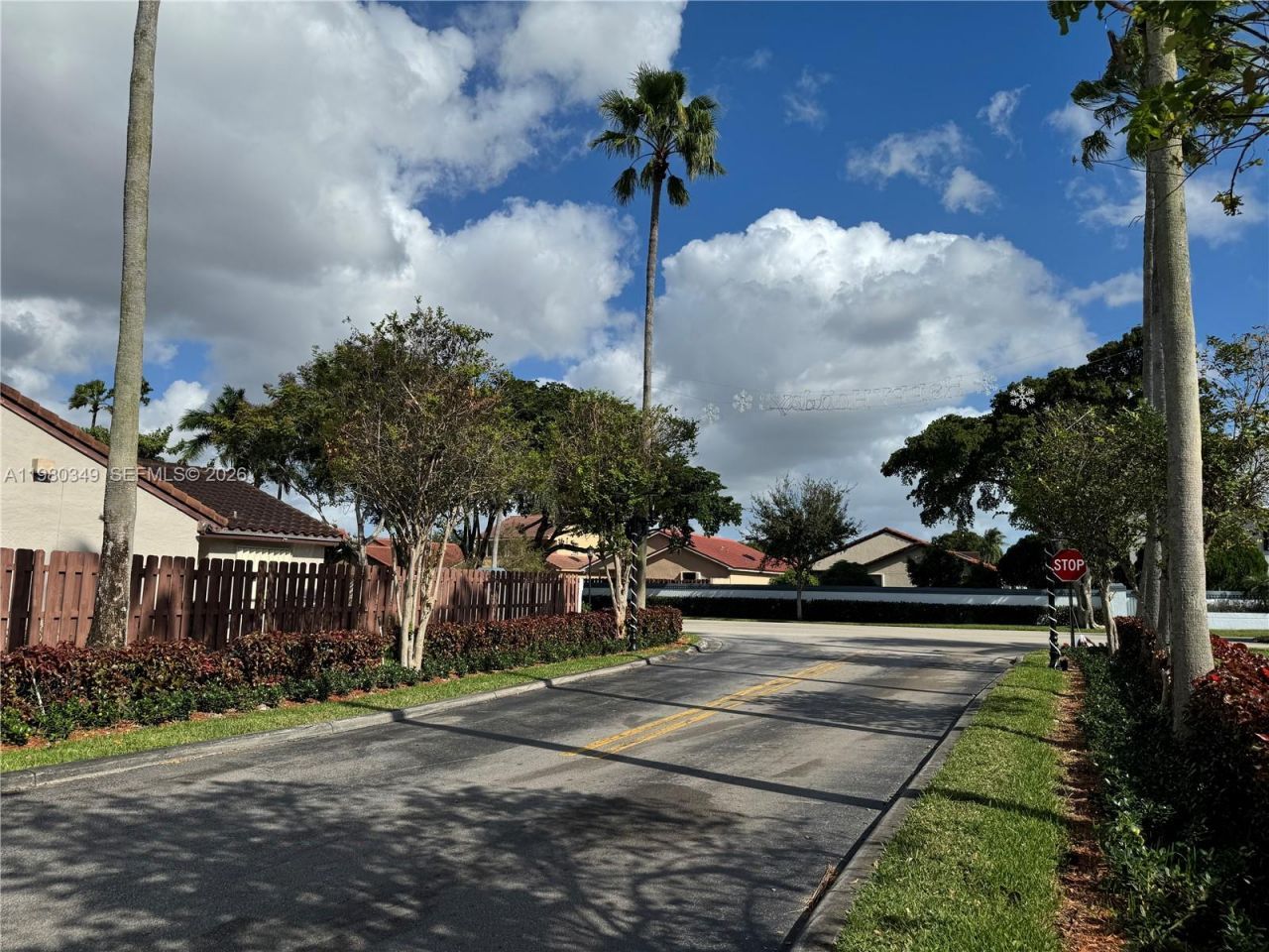 17340 NW 63rd Ave , Hialeah, FL 33015 Photo