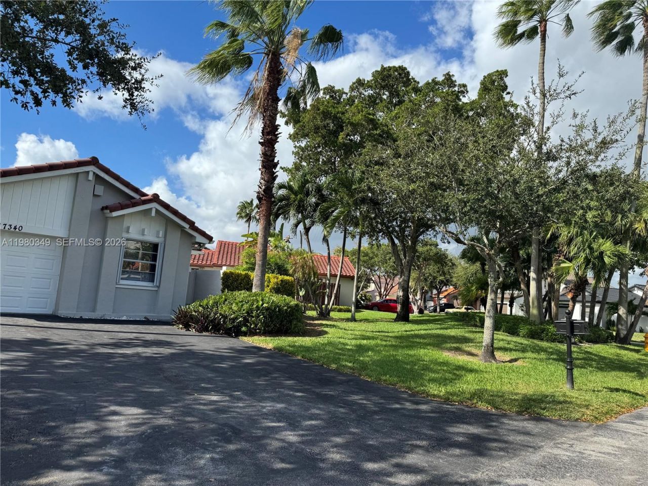 17340 NW 63rd Ave , Hialeah, FL 33015 Photo