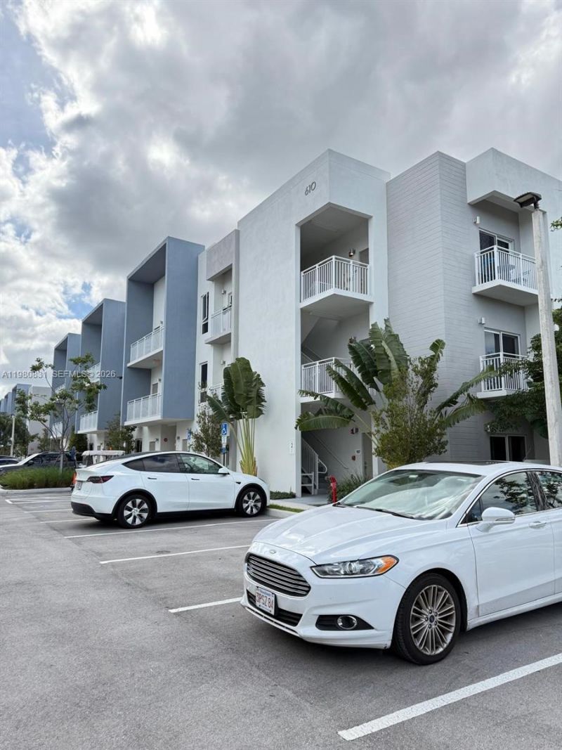 610 NE 2nd St , Unit 205, Dania Beach, FL 33004 Photo